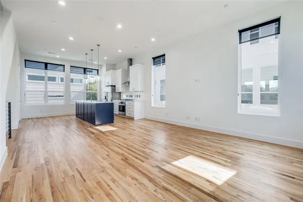 $3,060 | 4718 Bryan Street, Unit 305, Dallas, TX 75204