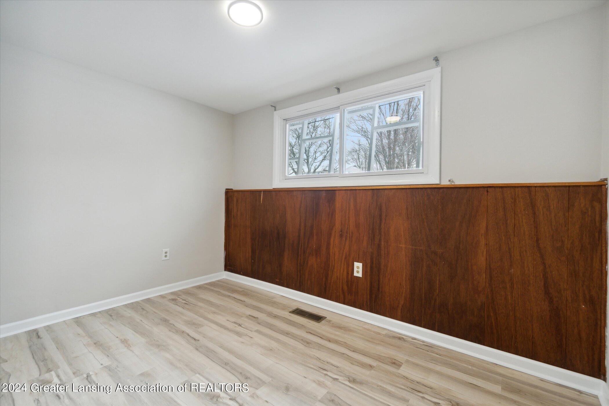 123 West Cavanaugh Road Lansing, MI 48910 - Photo 21 of 31 21