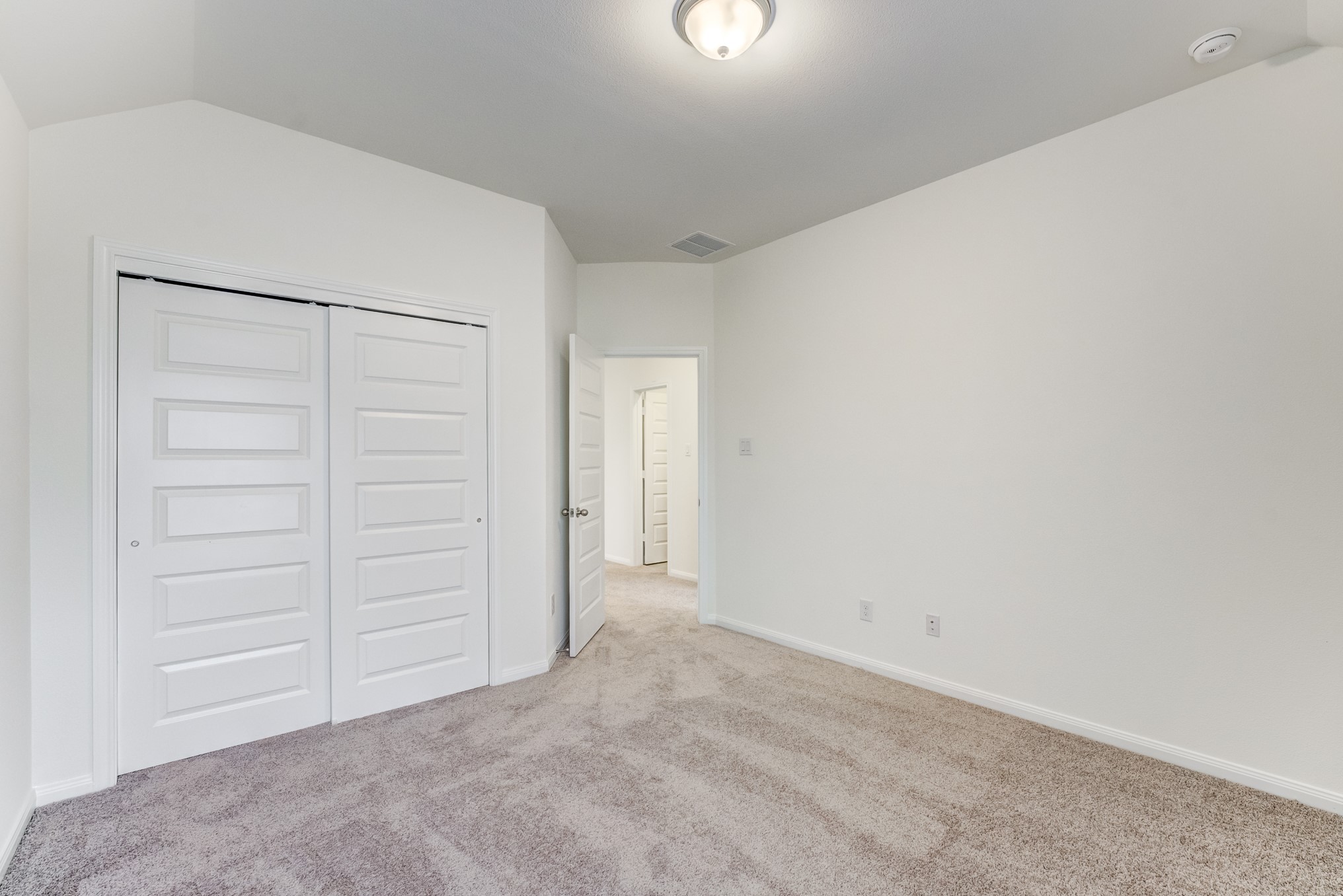 20646 Dynamic Court Humble, TX 77338 - Photo 32 of 40 an empty room with closet