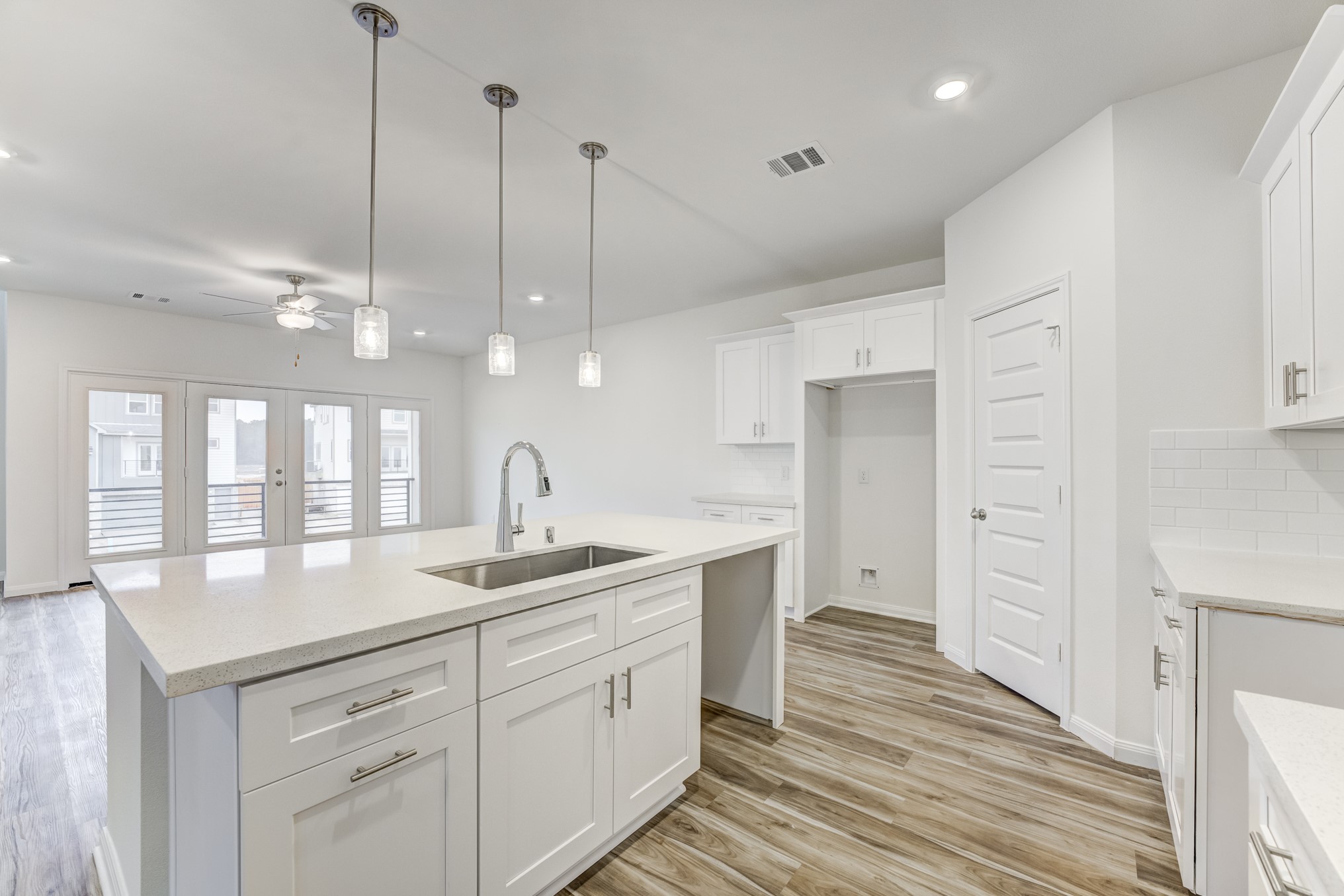 20646 Dynamic Court Humble, TX 77338 - Photo 7 of 40 a large kitchen with kitchen island a stove a sink and a refrigerator