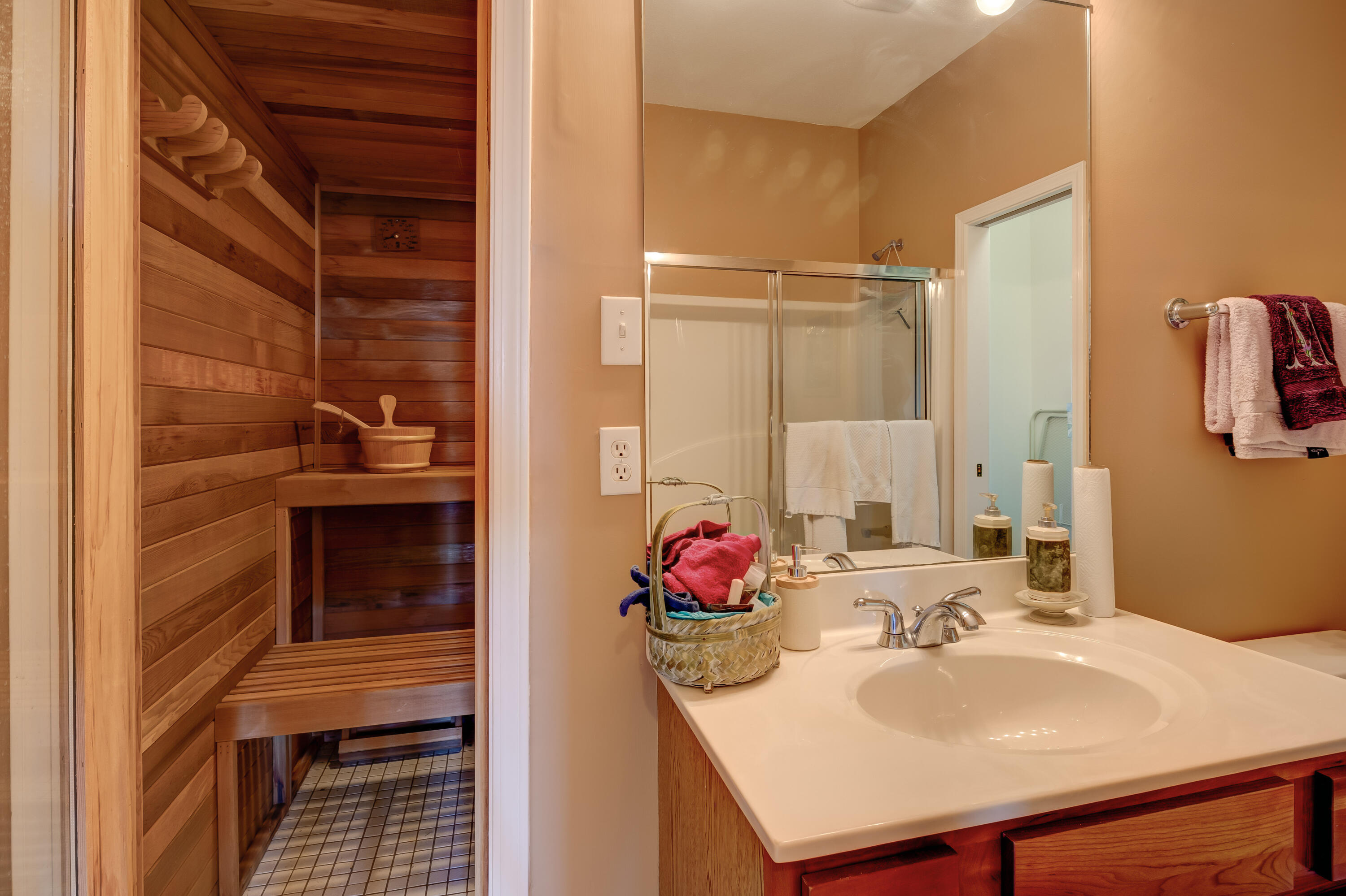 130 Bluffton Road Friendsville, TN 37737 - Photo 30 of 40 Lower Level Ensuite Bath