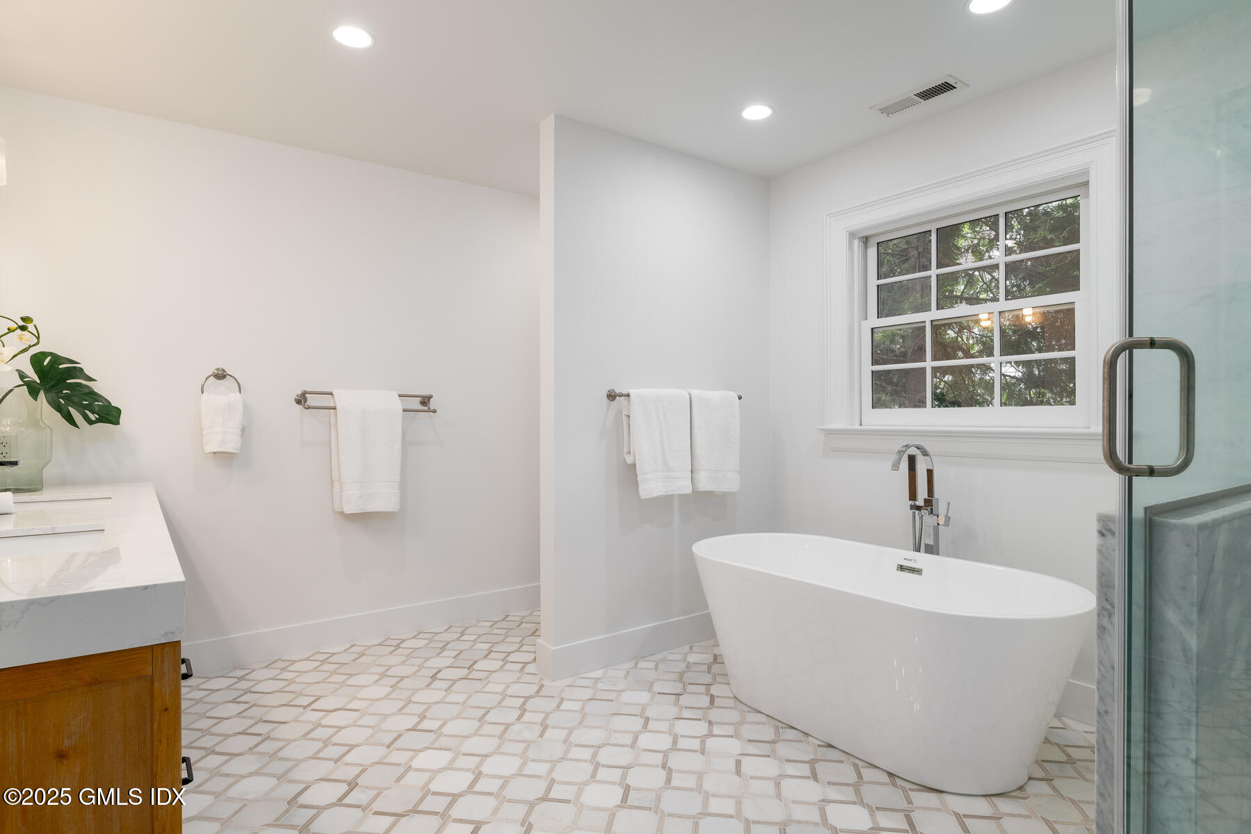 52 Breezemont Avenue Riverside, CT 06878 - Photo 15 of 27 Primary Bathroom