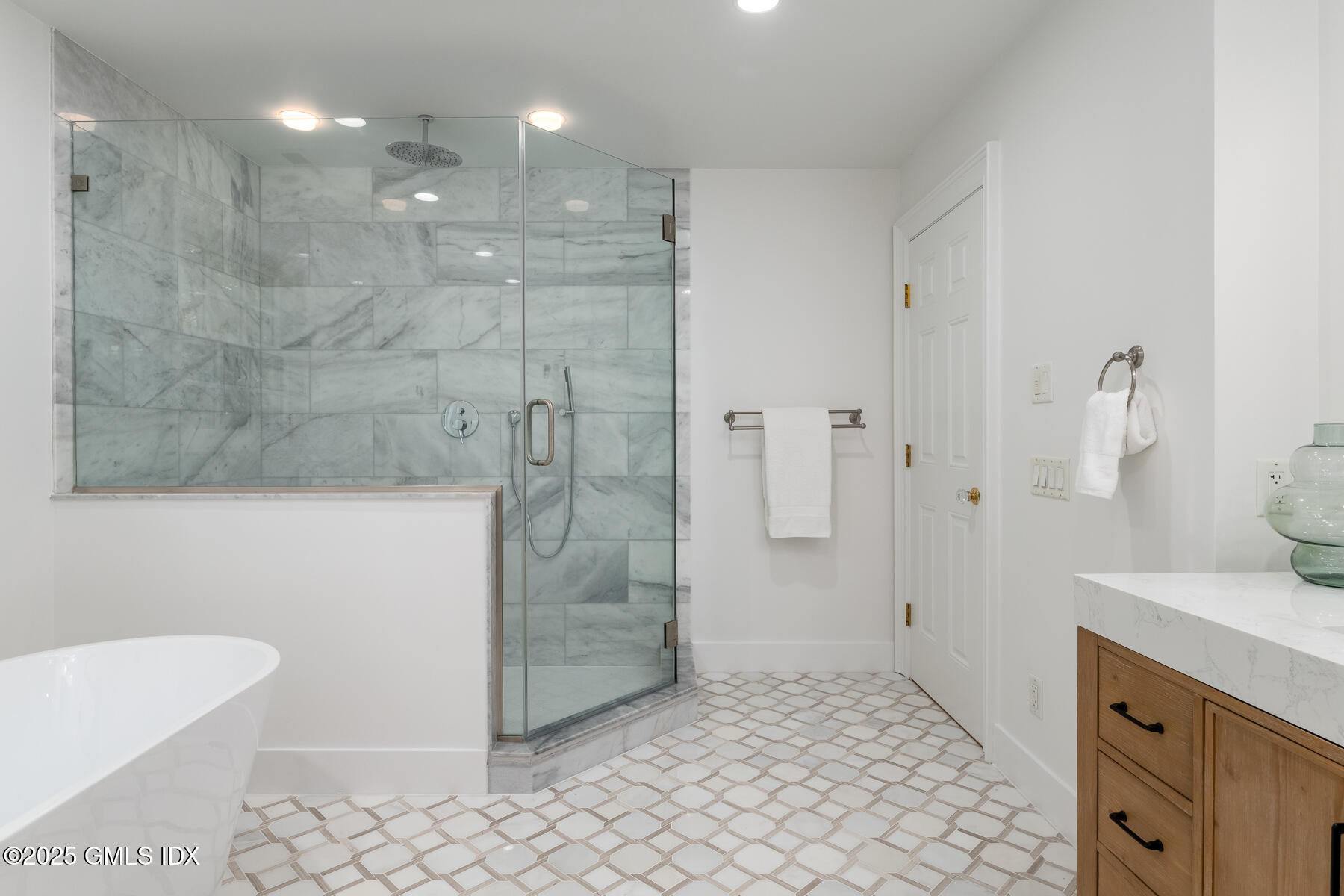 52 Breezemont Avenue Riverside, CT 06878 - Photo 16 of 27 Primary Bathroom