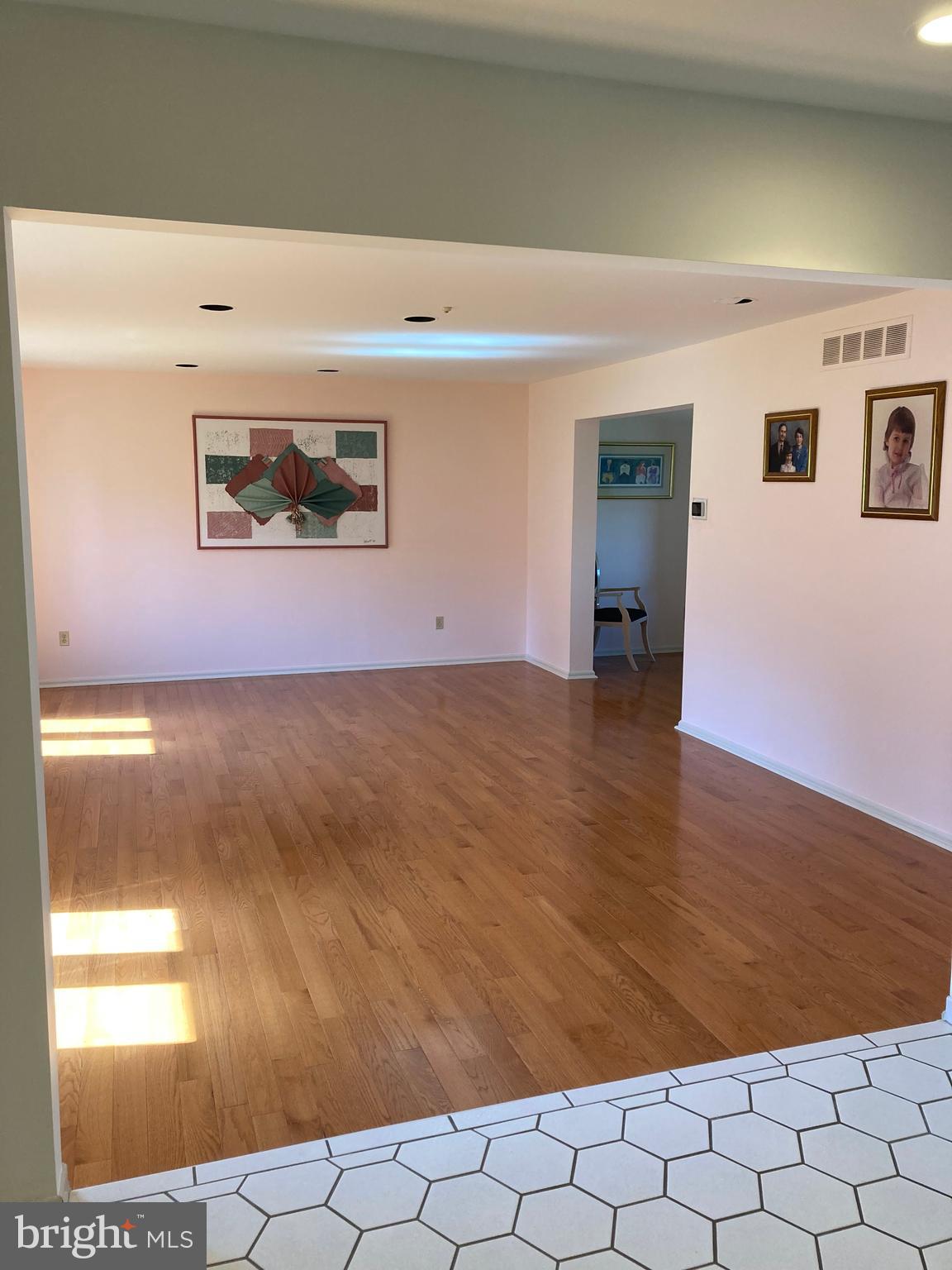 80 Snowflake Road Huntingdon Valley, PA 19006 - Photo 4 of 37 Gallery Image 4