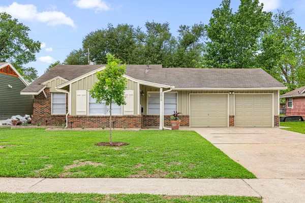 $1,950 | 2019 Woodvine Drive, Houston, TX 77055