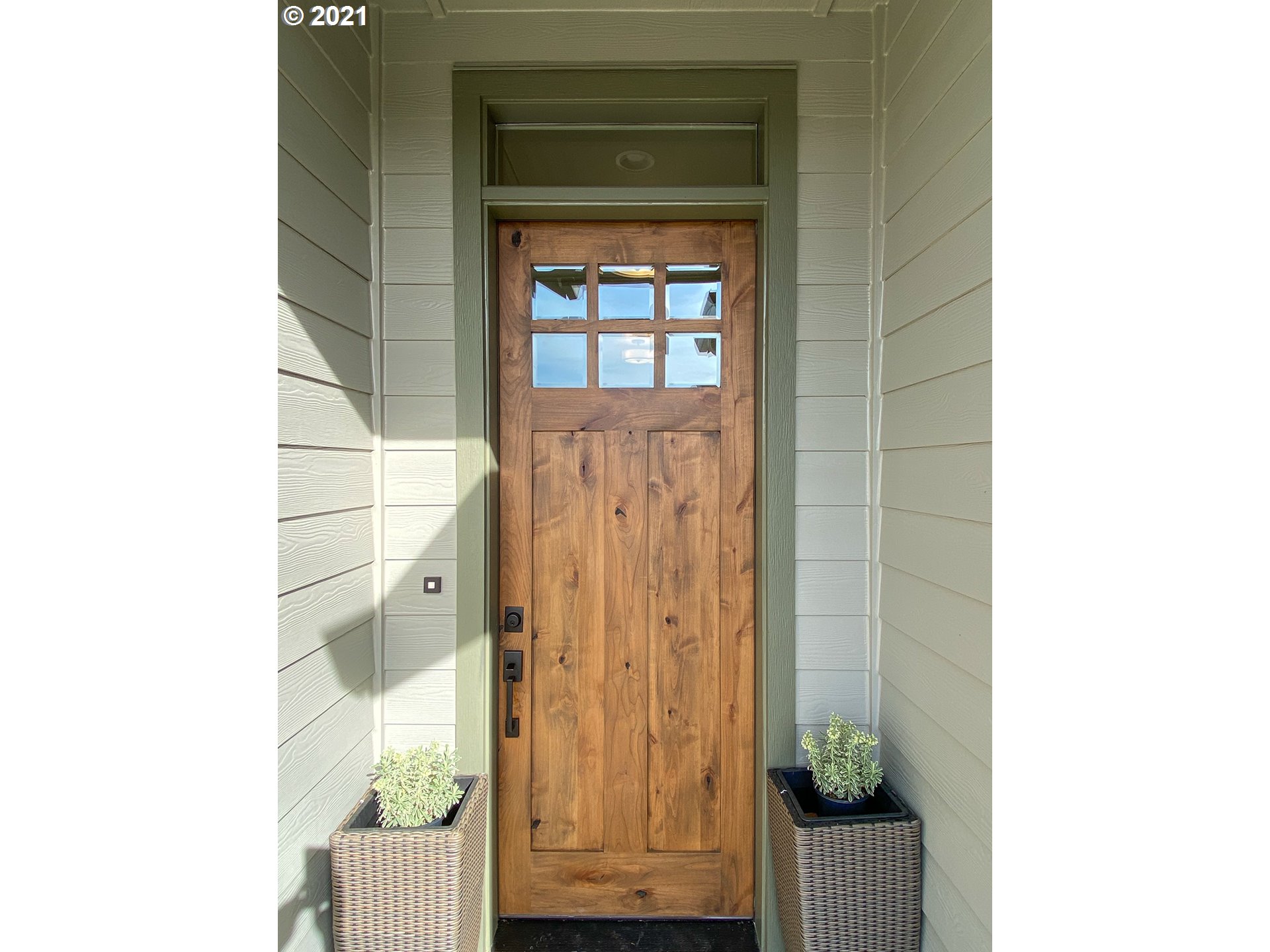 912 South 88th Avenue Ridgefield, WA 98642 - Photo 2 of 32 a view of an entryway
