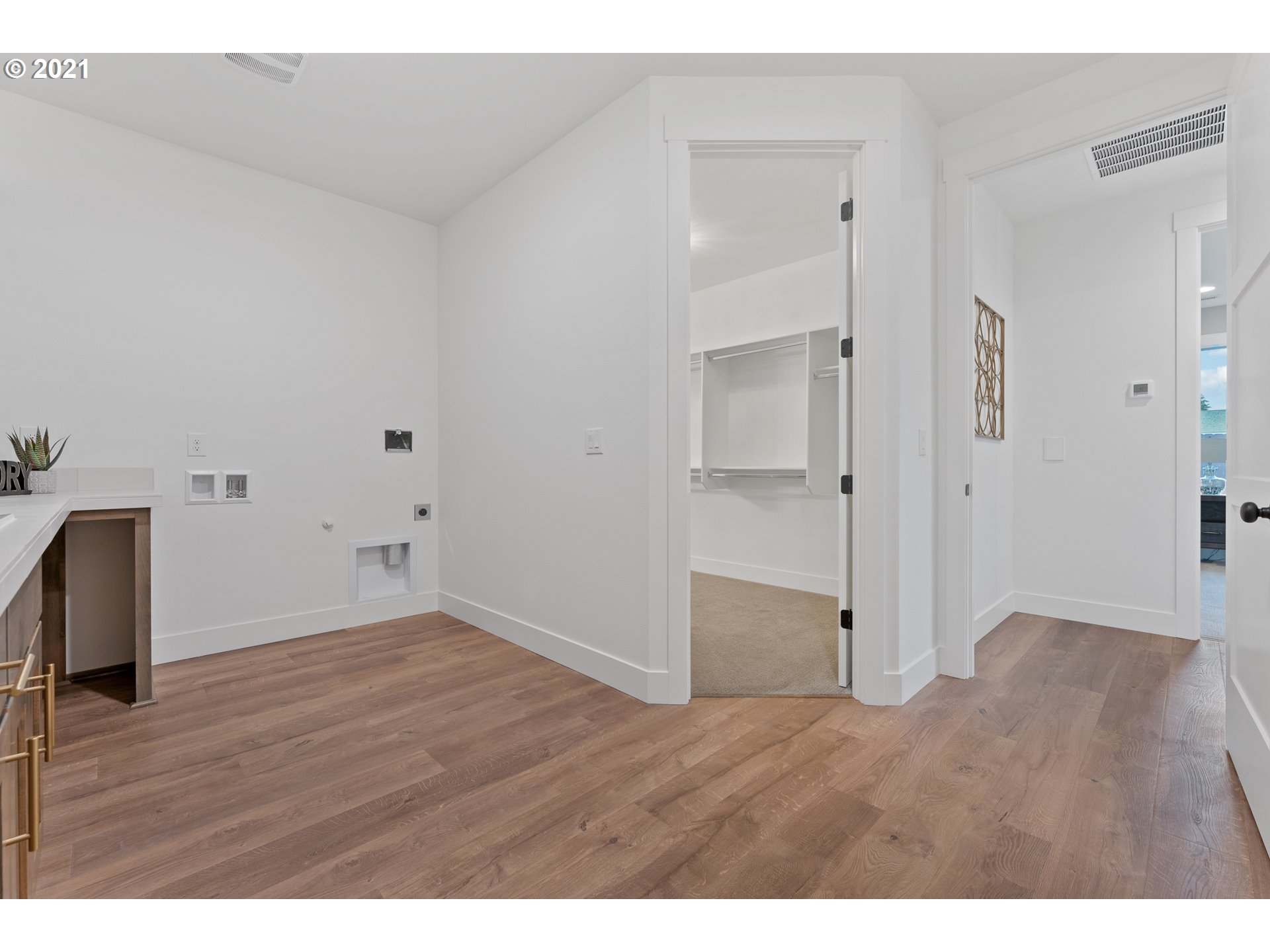 912 South 88th Avenue Ridgefield, WA 98642 - Photo 19 of 32 a view of an empty room