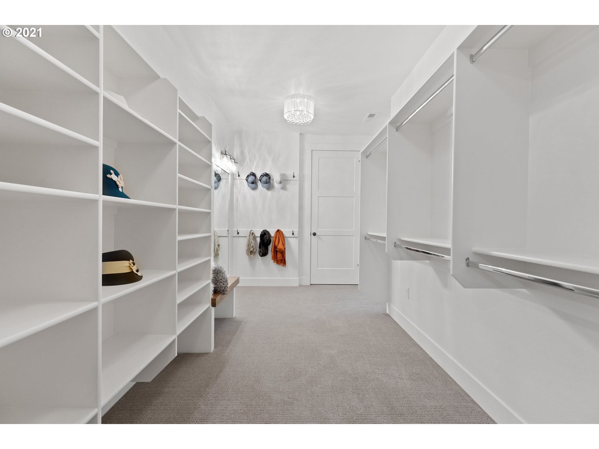 912 South 88th Avenue Ridgefield, WA 98642 - Photo 24 of 32 a view of an empty walk in closet