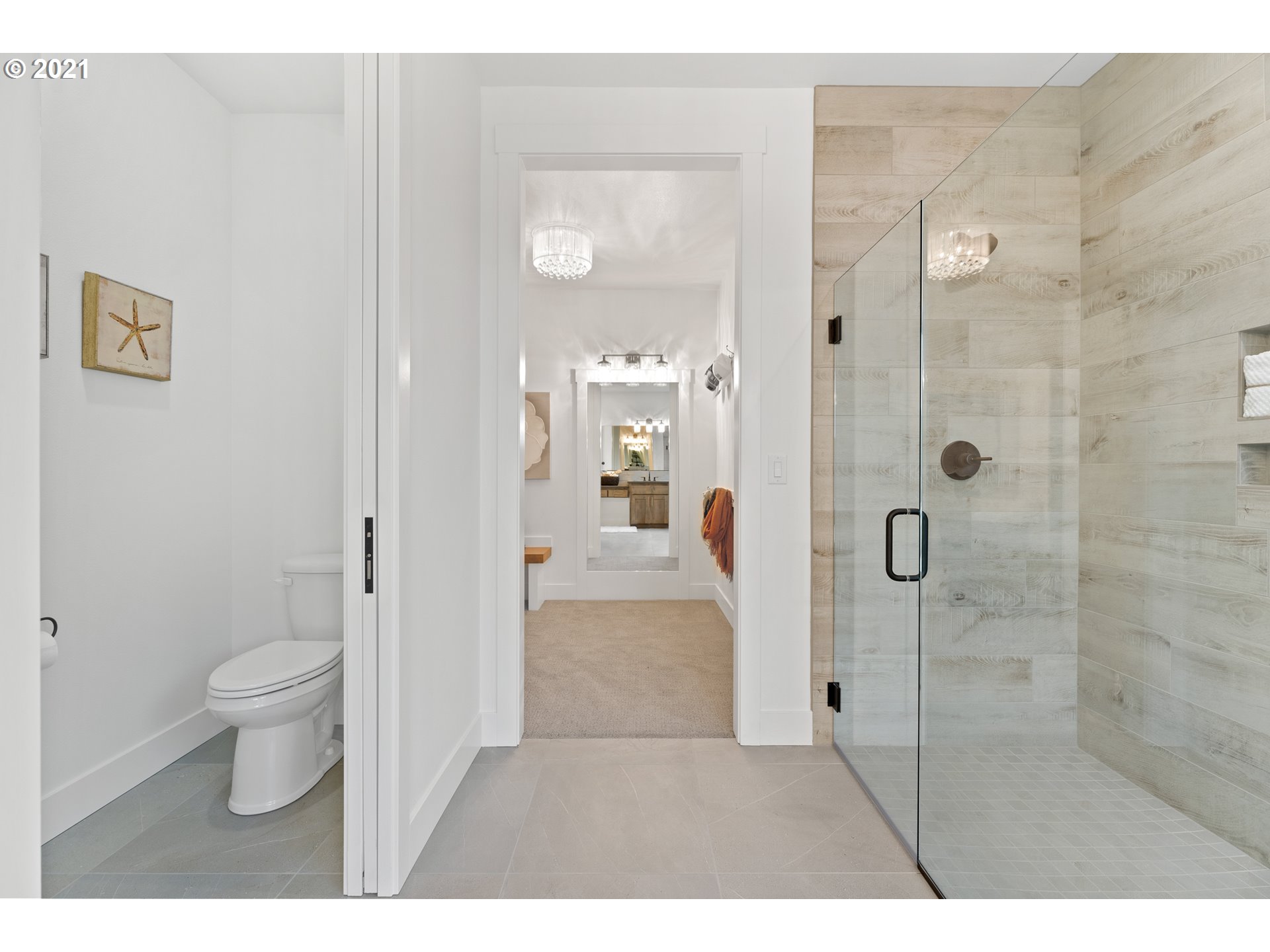 912 South 88th Avenue Ridgefield, WA 98642 - Photo 26 of 32 a bathroom with a toilet a sink and shower