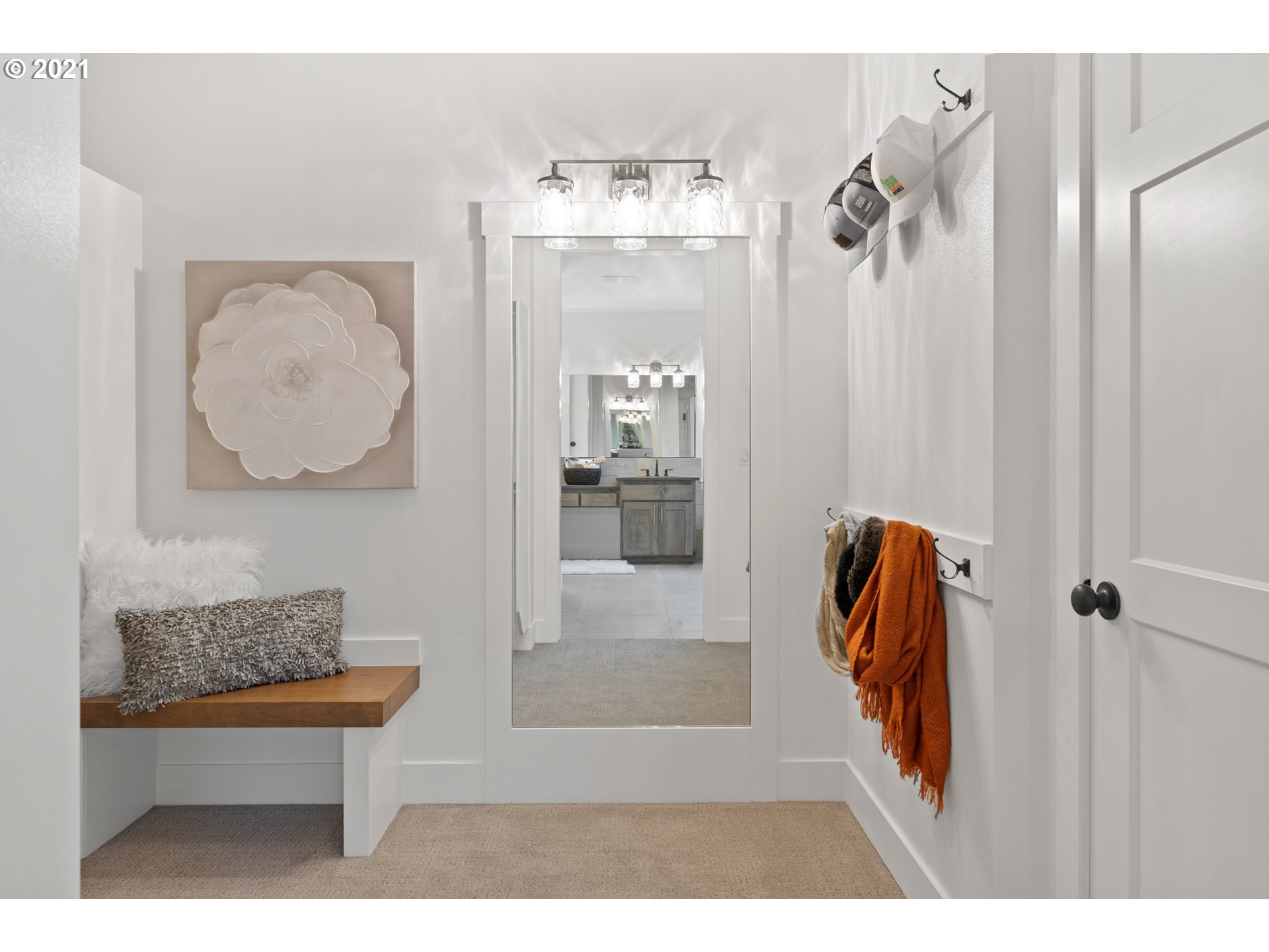 912 South 88th Avenue Ridgefield, WA 98642 - Photo 29 of 32 a view of a hallway with seating area