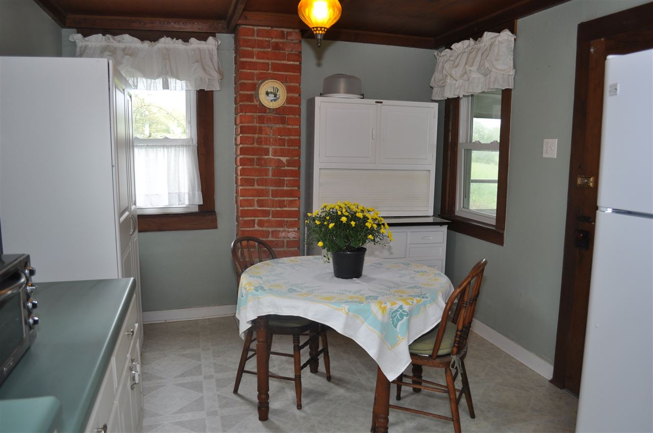 3994 Spring Hill Road Staunton, VA 24401 - Photo 22 of 41 a dining room with furniture and window