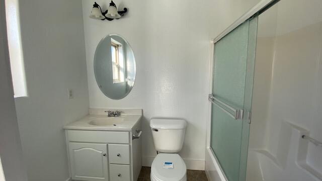 2210 East Barnett Road, Unit 5 Medford, OR 97504 - Photo 14 of 17 BATHROOM 2