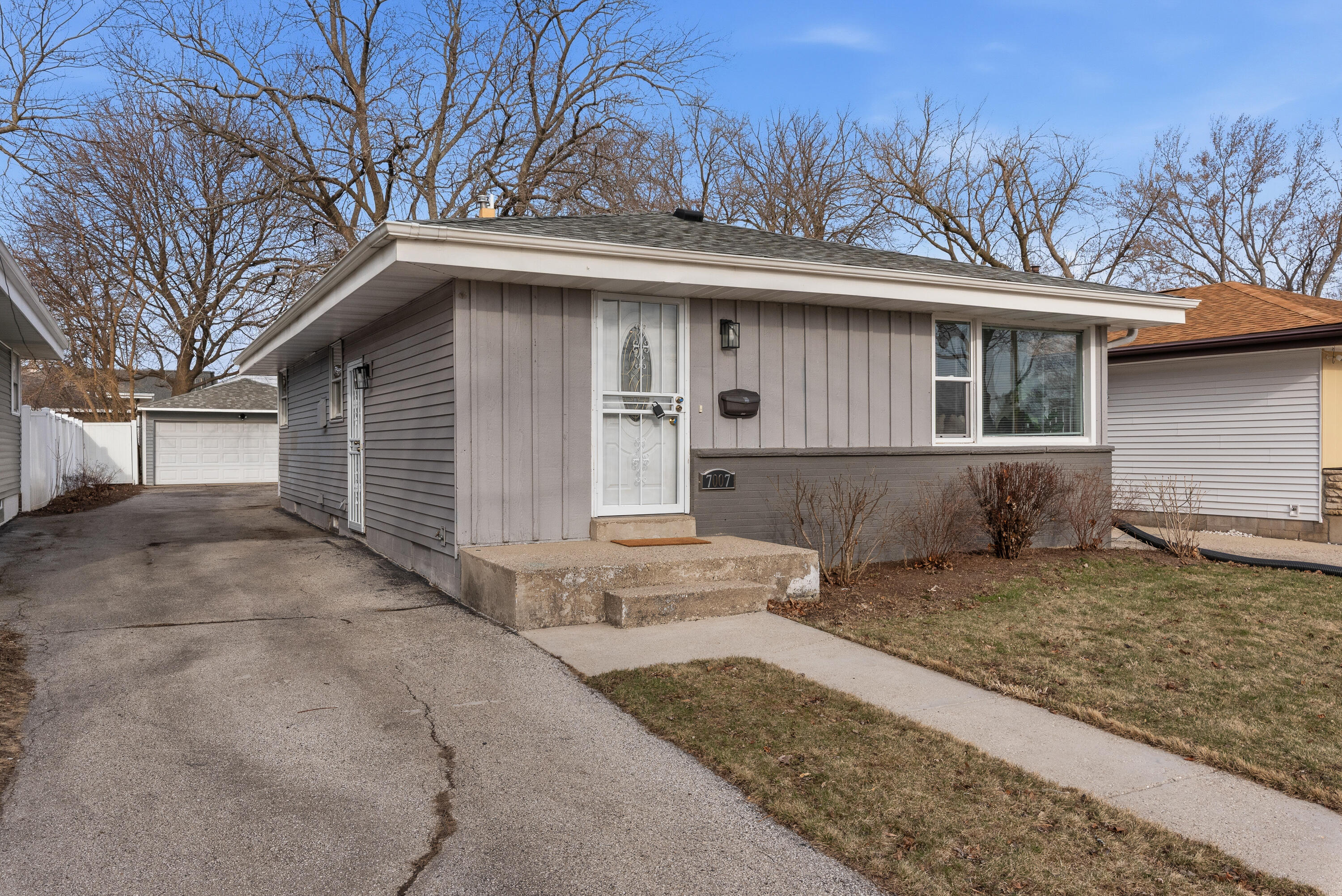 7007 North 41st Street Milwaukee, WI 53209 - Photo 2 of 27 7007 N 41st-2