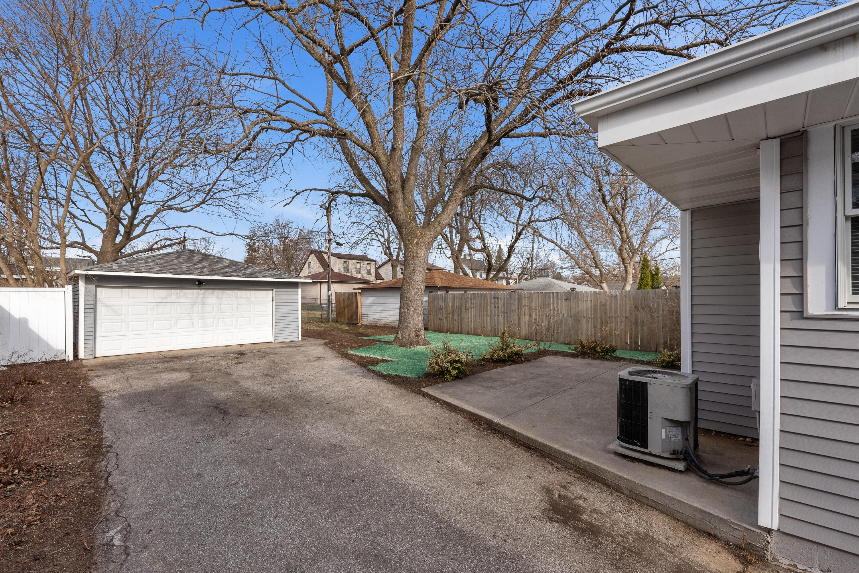 7007 North 41st Street Milwaukee, WI 53209 - Photo 3 of 27 7007 N 41st-3