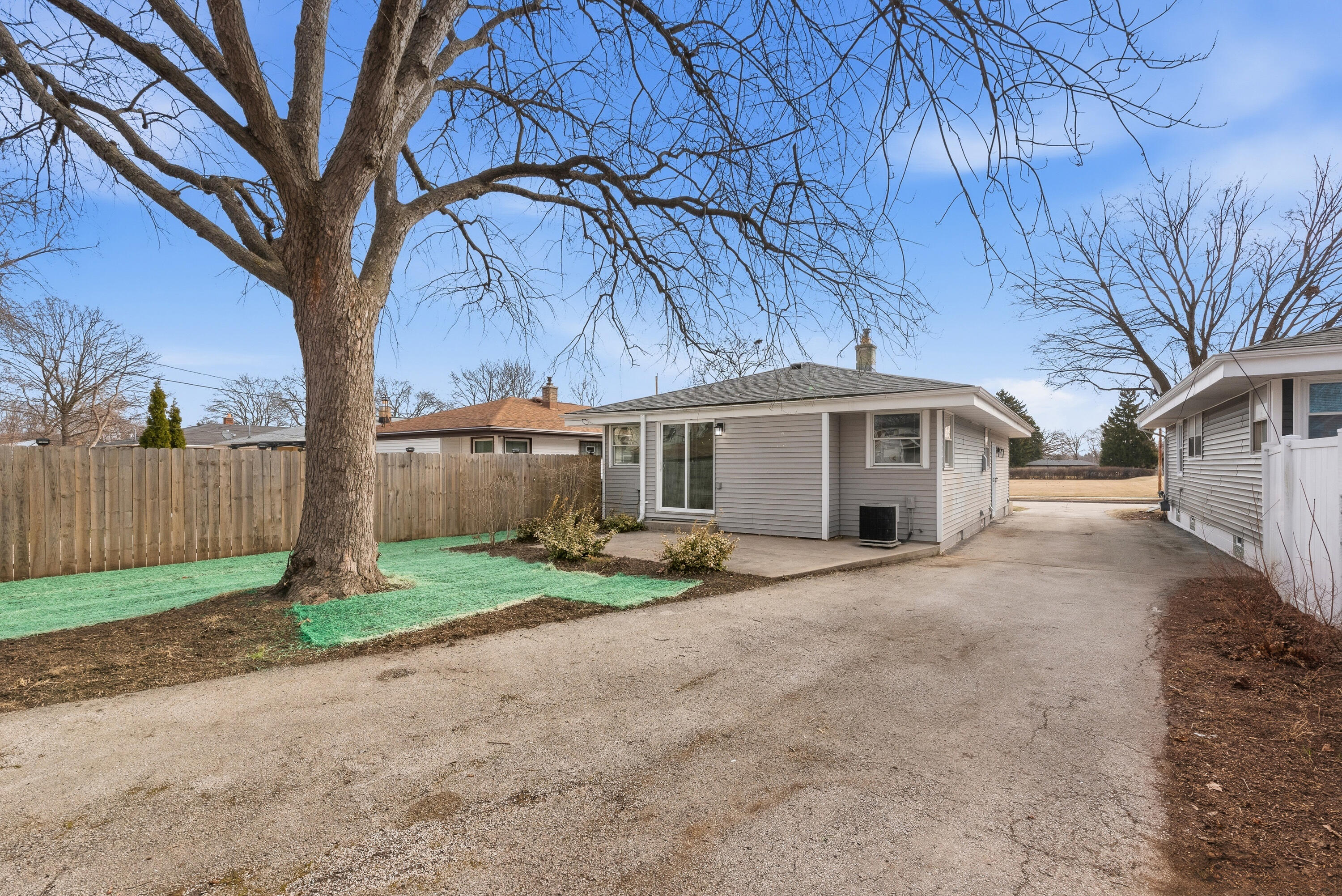 7007 North 41st Street Milwaukee, WI 53209 - Photo 4 of 27 7007 N 41st-4