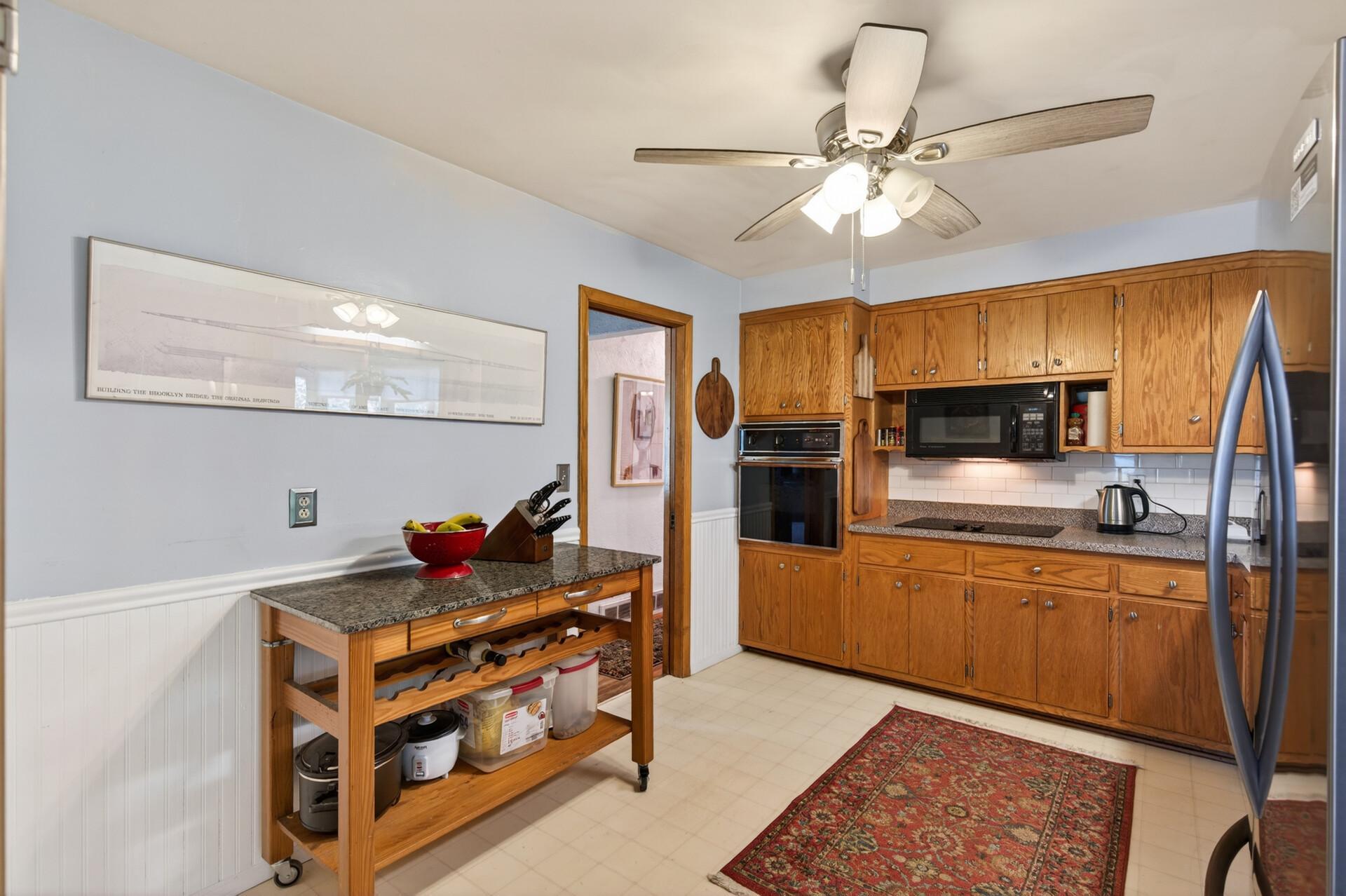 765 Rose Place Roseville, MN 55113 - Photo 10 of 56
