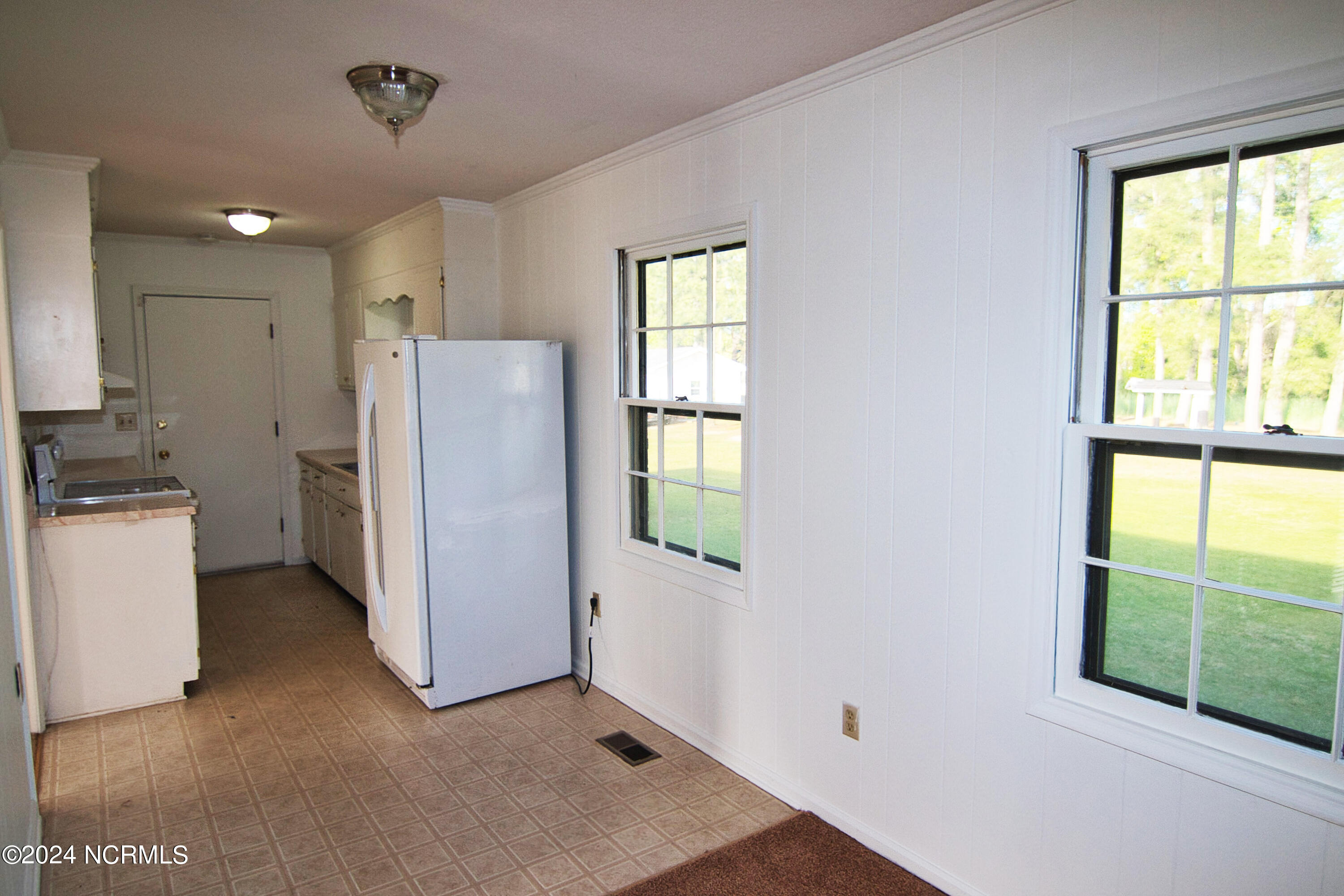 870 Isaac Weeks Road Clinton, NC 28328 - Photo 4 of 14 KItchen 2