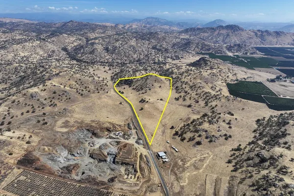 $979,000 | 43008 Dr 152, Orosi, CA 93647