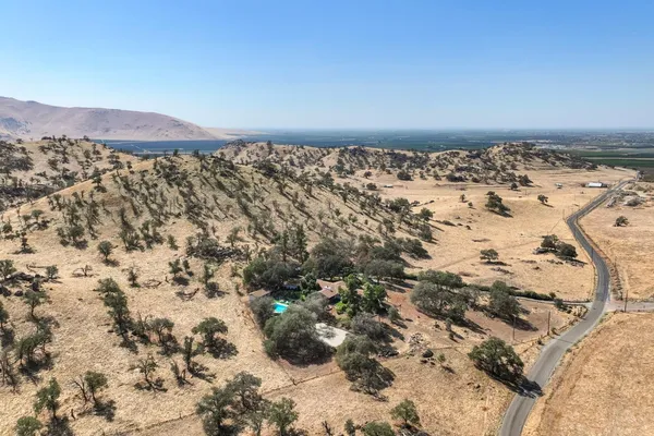 $979,000 | 43008 Dr 152, Orosi, CA 93647