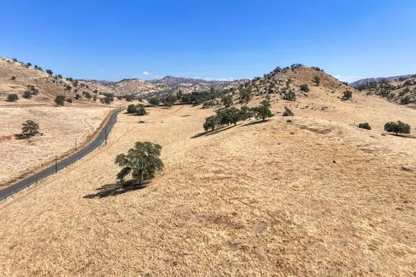 $979,000 | 43008 Dr 152, Orosi, CA 93647
