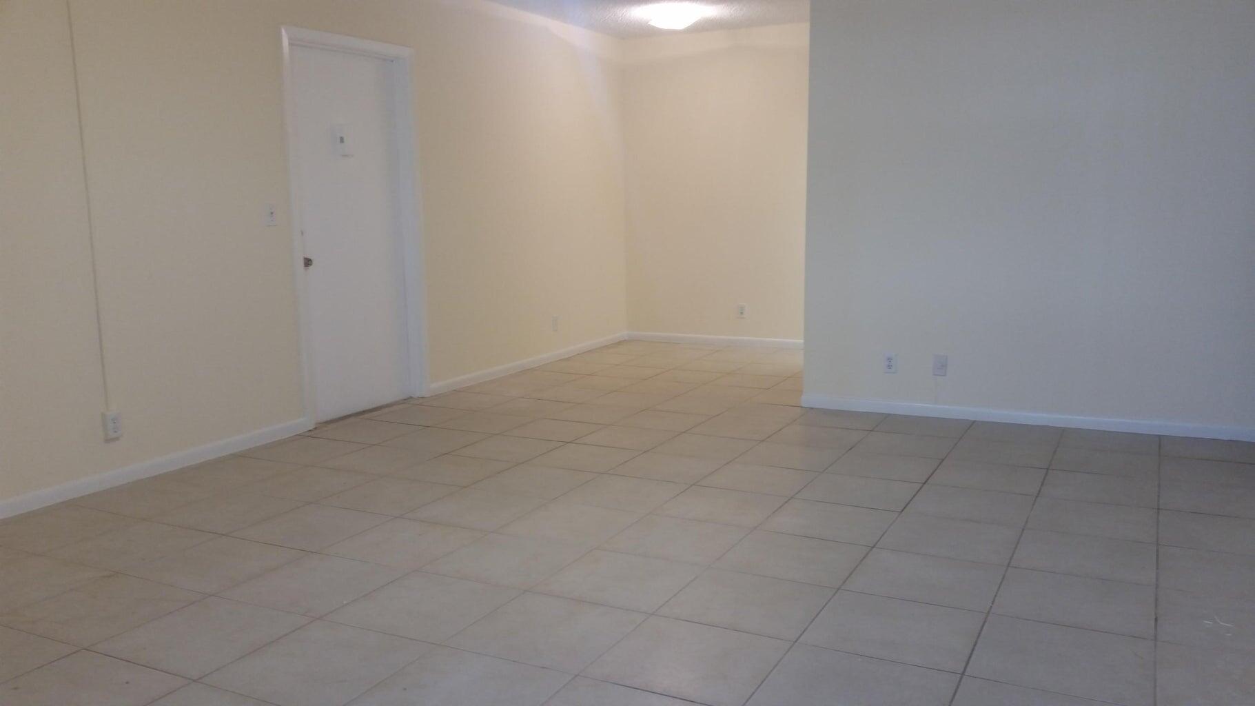 642 Northwest 13th Street, Unit 24 Boca Raton, FL 33486 - Photo 6 of 9 a view of an empty room