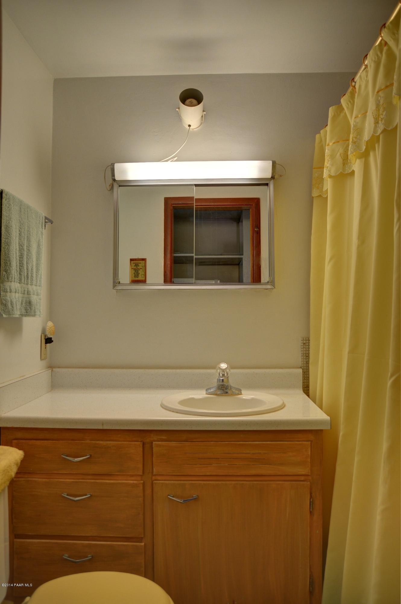 4896 South Libby Loop Road Prescott, AZ 86303 - Photo 20 of 22 Main Bathroom