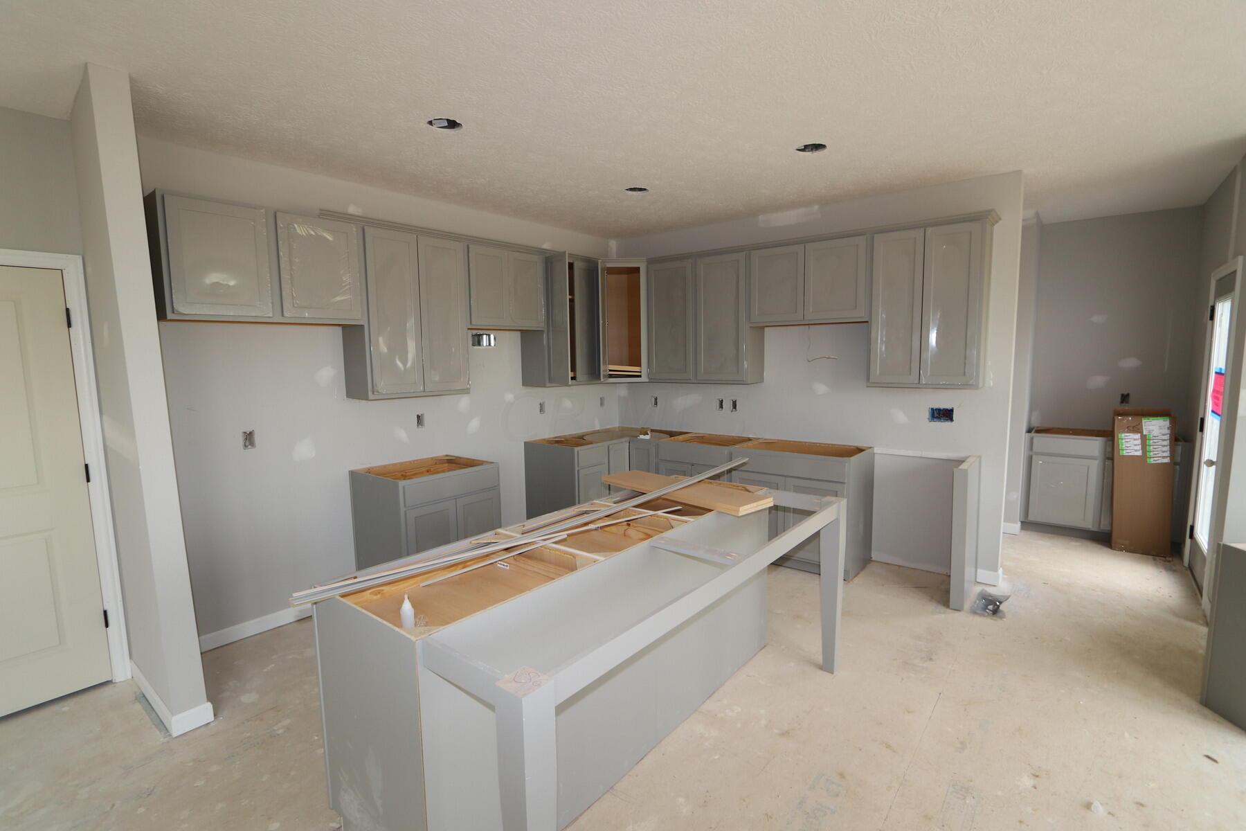 34 Erin Hls Road Commercial Point, OH 43116 - Photo 9 of 23 Kitchen