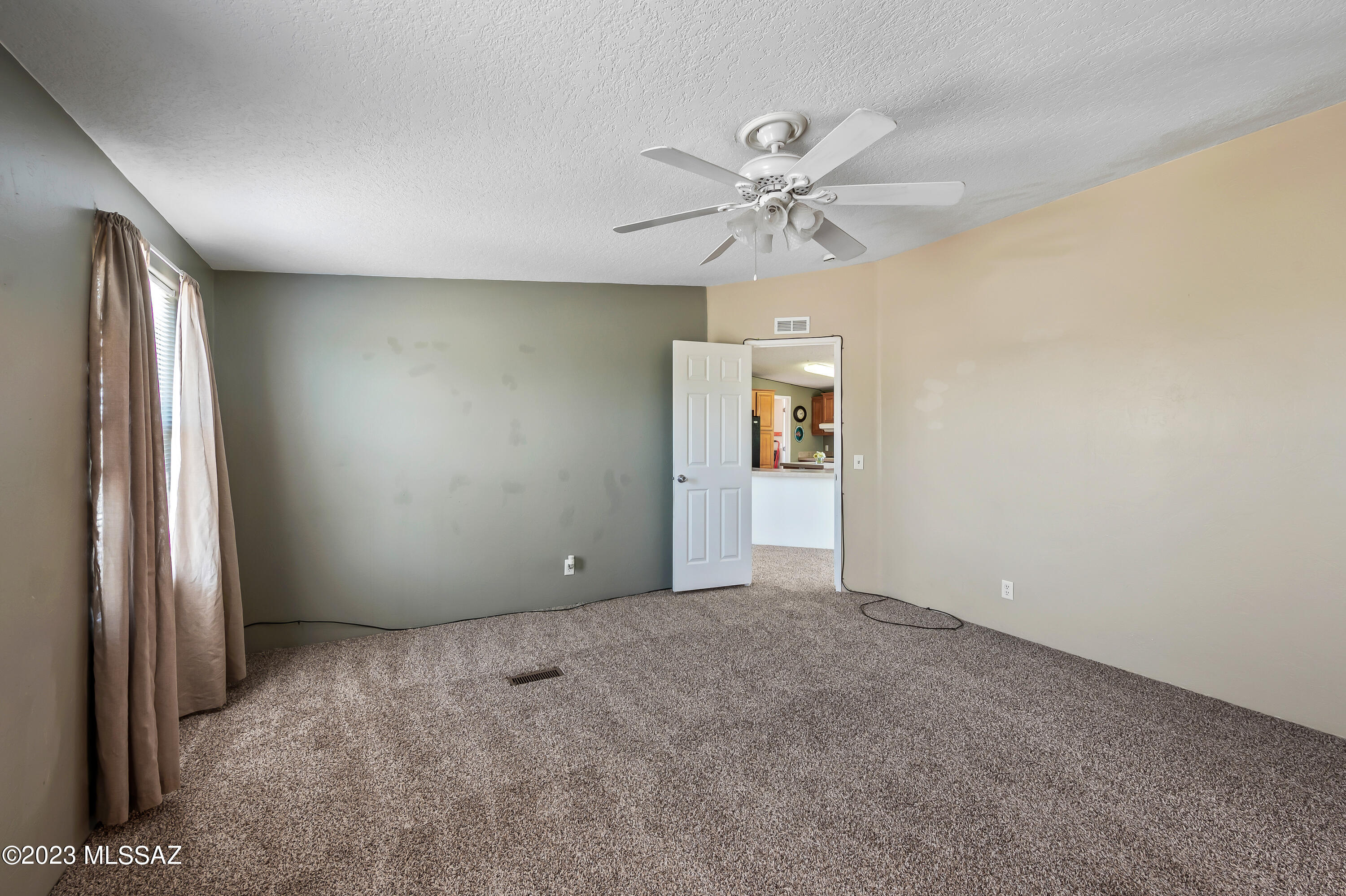 16915 West Sharps Road Marana, AZ 85653 - Photo 26 of 42 17-Primary Bedroom