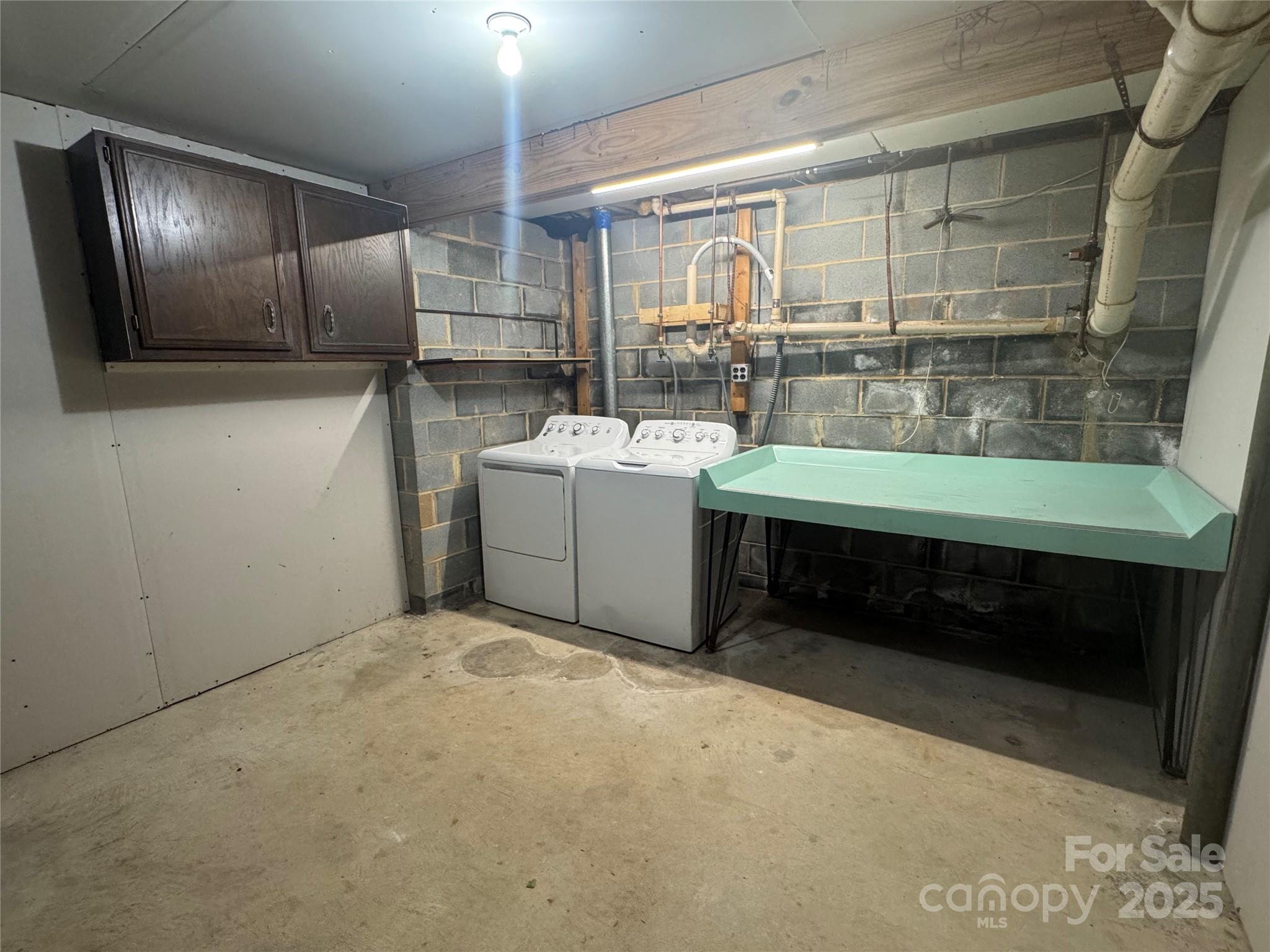7939 Holly Hill Road Charlotte, NC 28227 - Photo 30 of 38 a bathroom with a tub sink and mirror