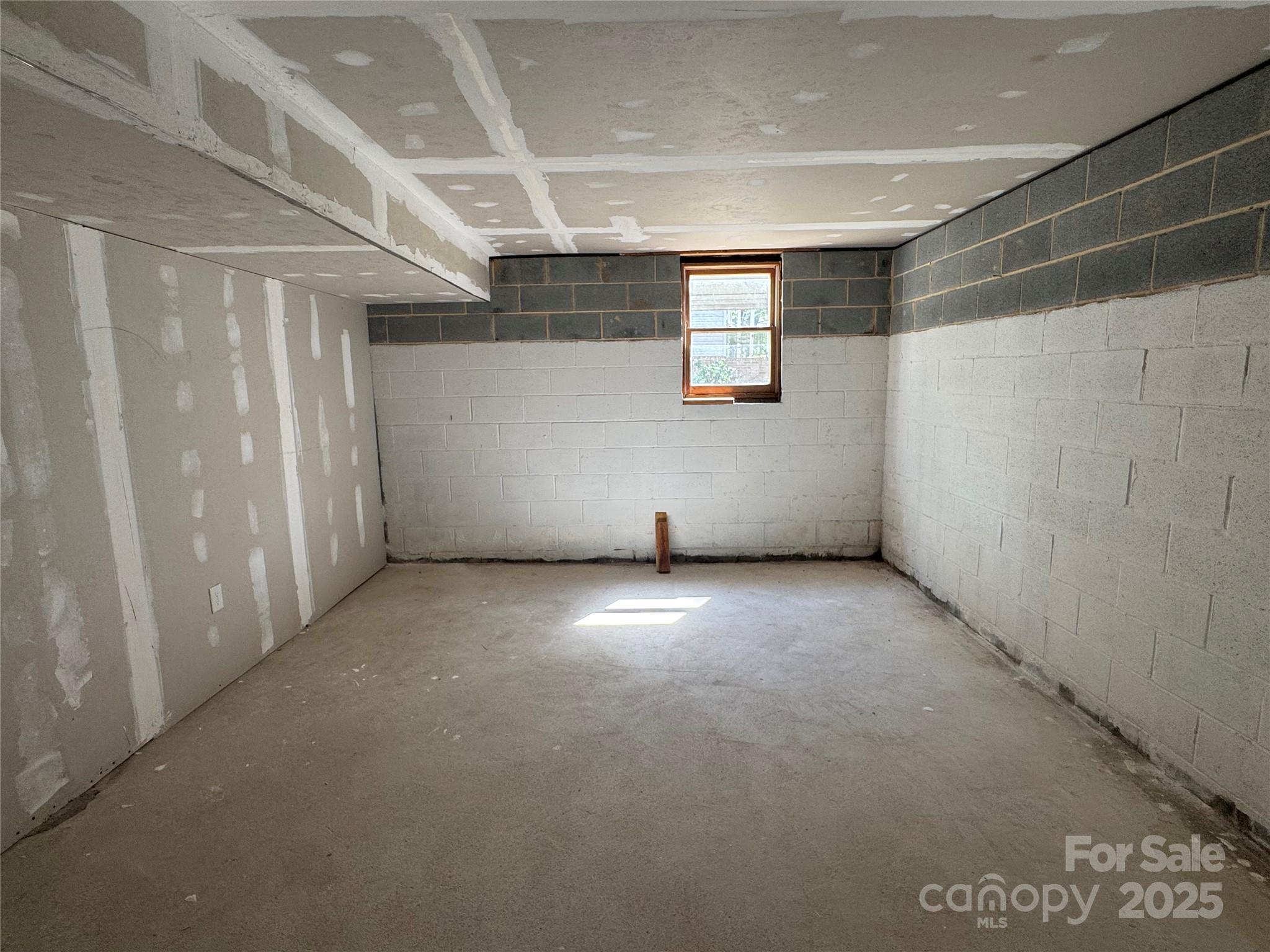 7939 Holly Hill Road Charlotte, NC 28227 - Photo 32 of 38 a view of an empty room