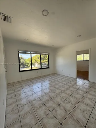 $2,195 | 350 Madeira Avenue, Unit D, Coral Gables, FL 33134