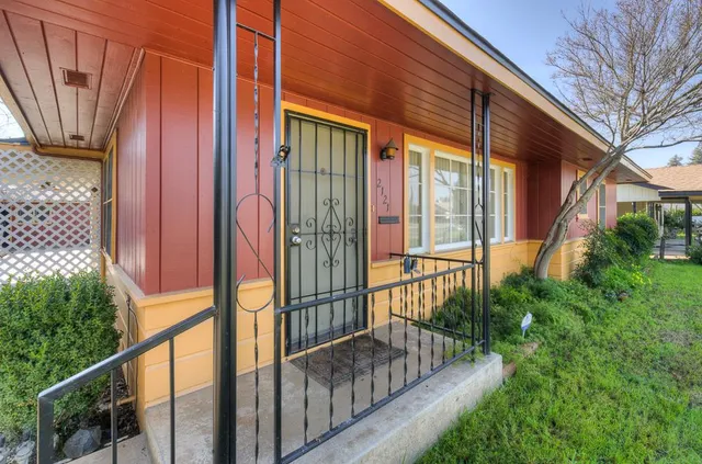 $280,000 | 2121 5th Street, Sanger, CA 93657