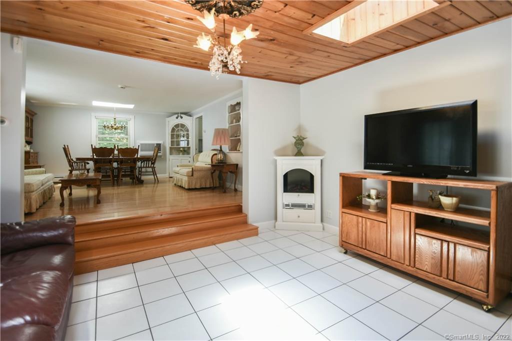 88 North High Street Clinton, CT 06413 - Photo 1 of 1 Gallery Image 1