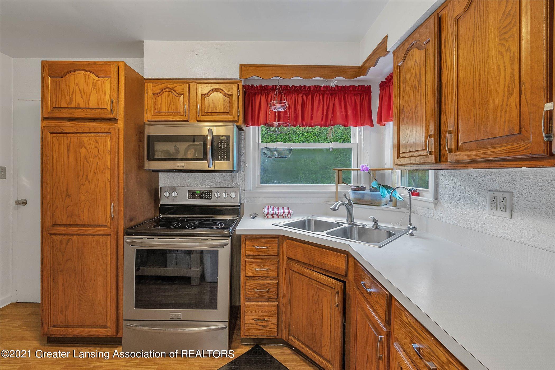 1354 West Webb Road Dewitt, MI 48820 - Photo 10 of 30 Kitchen.