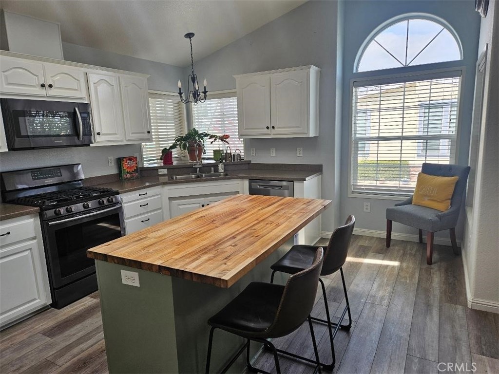 14851 Jeffrey Road Irvine, CA 92618 - Photo 5 of 24 Kitchen 1