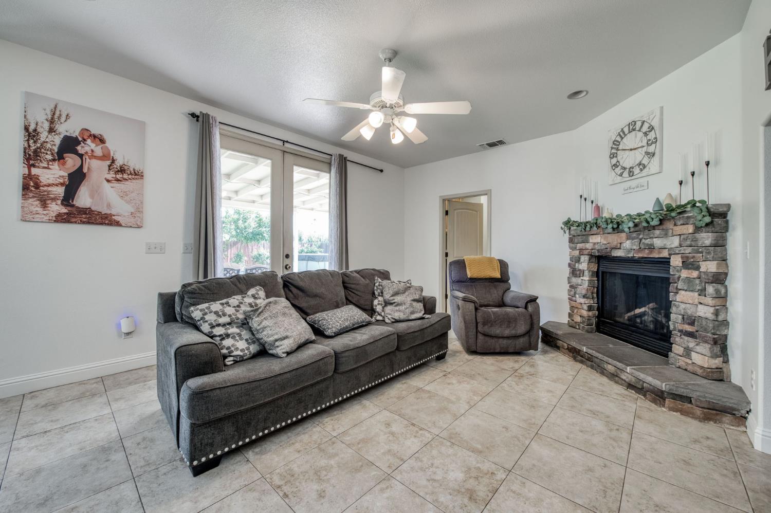 297 West Lilac Avenue Reedley, CA 93654 - Photo 14 of 63