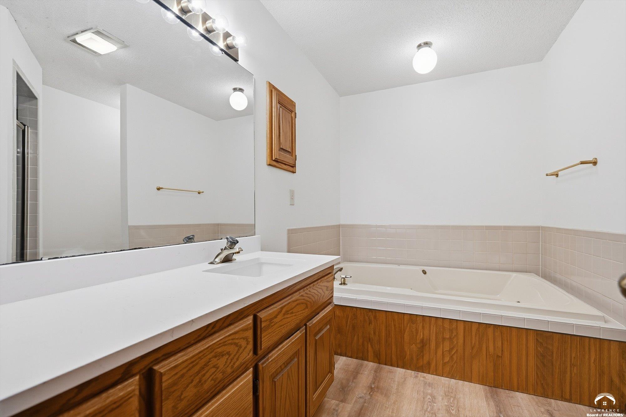 2018 Crossgate Drive Lawrence, KS 66047 - Photo 14 of 35