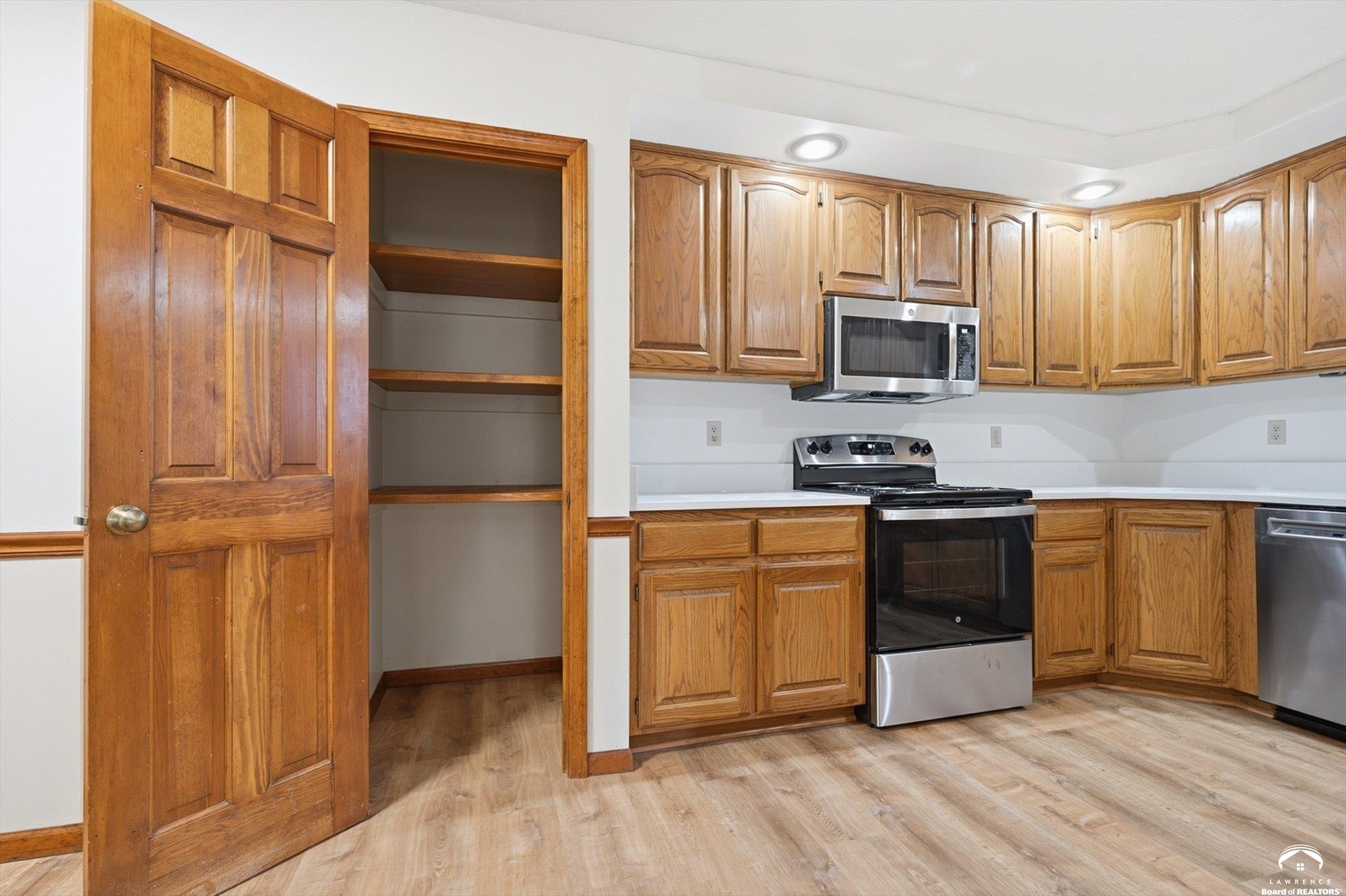 2018 Crossgate Drive Lawrence, KS 66047 - Photo 22 of 35