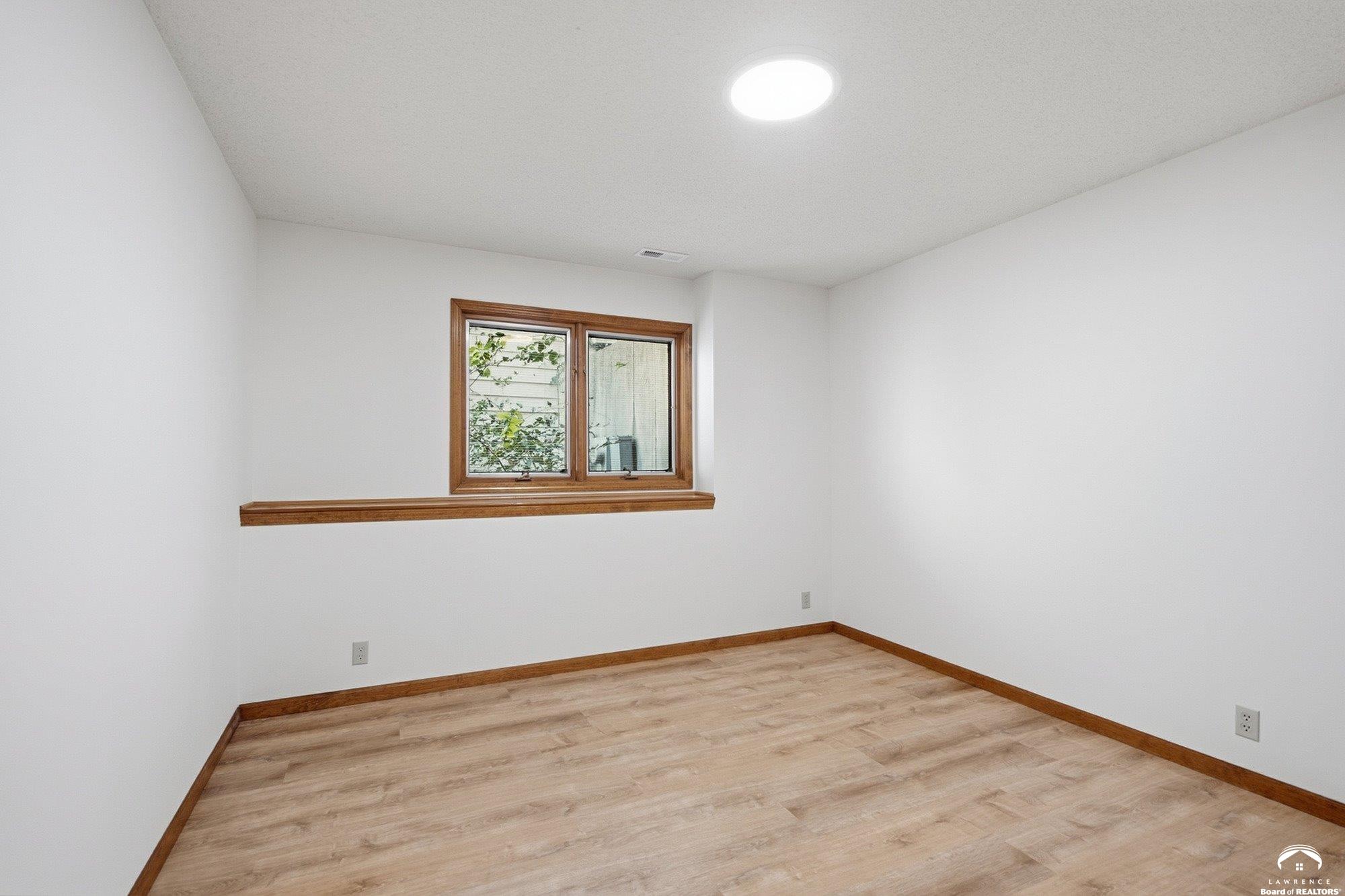 2018 Crossgate Drive Lawrence, KS 66047 - Photo 24 of 35