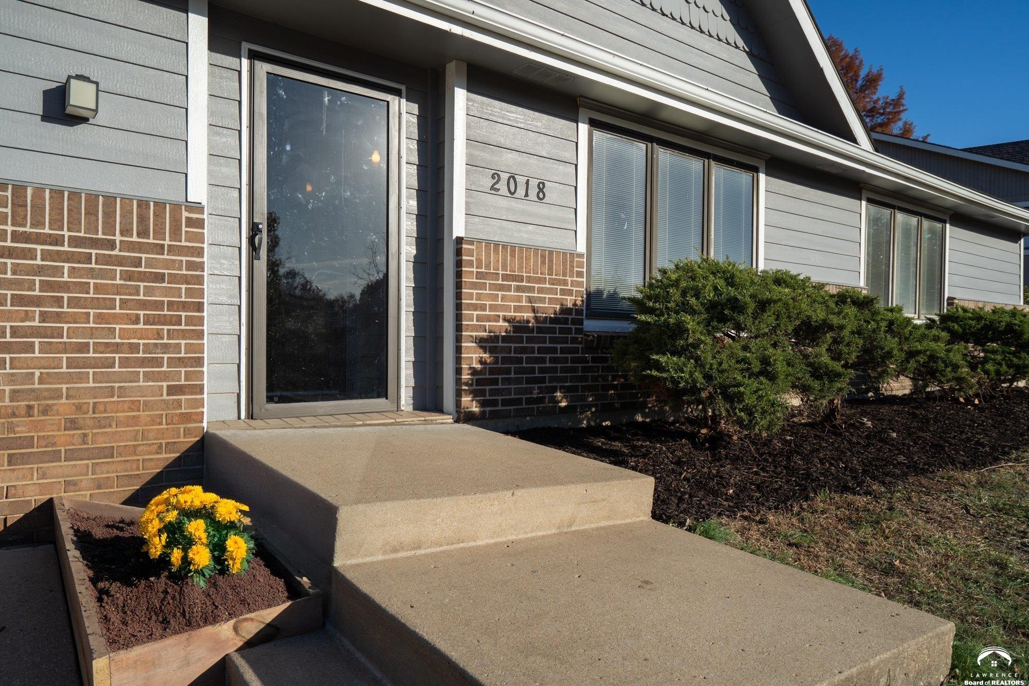 2018 Crossgate Drive Lawrence, KS 66047 - Photo 4 of 35