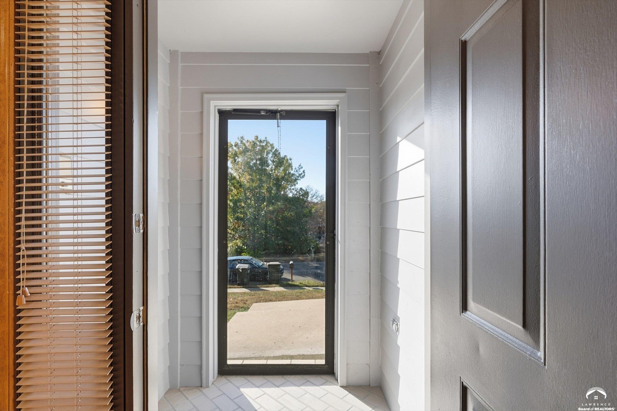 2018 Crossgate Drive Lawrence, KS 66047 - Photo 5 of 35