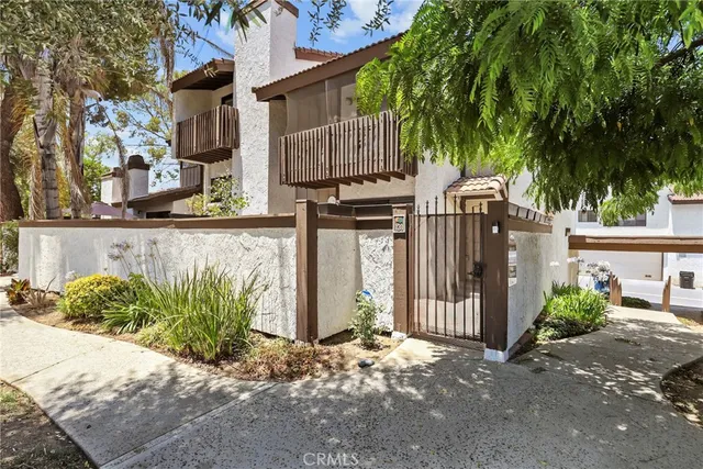 $689,999 | 21535 Erwin Street, Unit 131, Woodland Hills, CA 91367