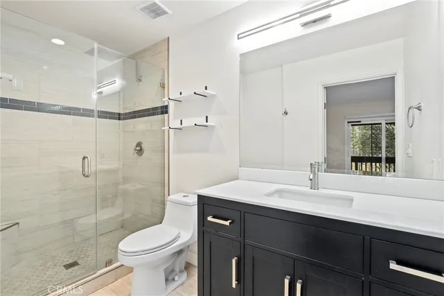 $689,999 | 21535 Erwin Street, Unit 131, Woodland Hills, CA 91367