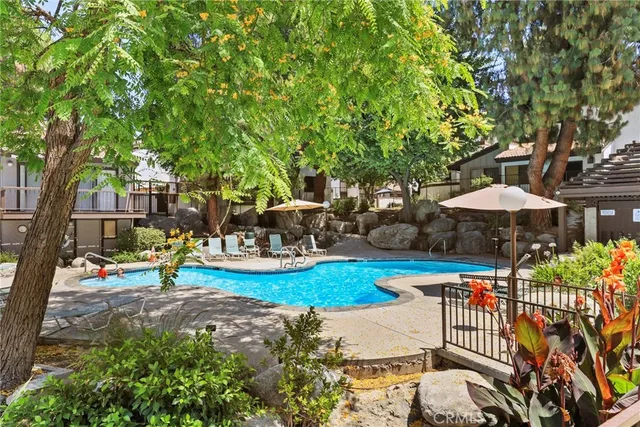 $689,999 | 21535 Erwin Street, Unit 131, Woodland Hills, CA 91367