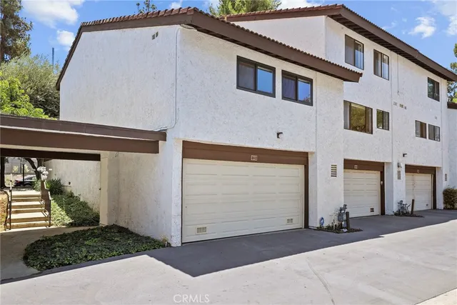 $689,999 | 21535 Erwin Street, Unit 131, Woodland Hills, CA 91367
