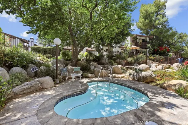 $689,999 | 21535 Erwin Street, Unit 131, Woodland Hills, CA 91367