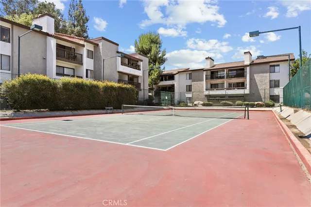 $689,999 | 21535 Erwin Street, Unit 131, Woodland Hills, CA 91367