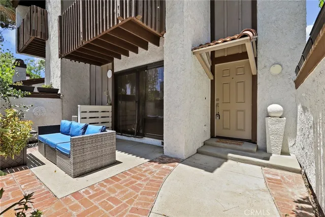 $689,999 | 21535 Erwin Street, Unit 131, Woodland Hills, CA 91367