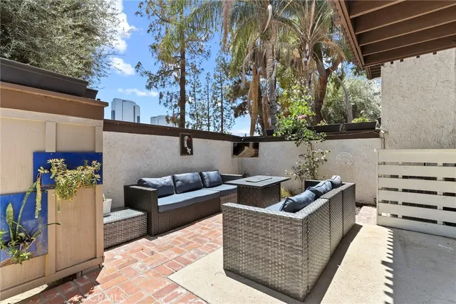 $689,999 | 21535 Erwin Street, Unit 131, Woodland Hills, CA 91367