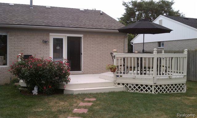45575 Spagnuolo Road Macomb, MI 48044 - Photo 11 of 12 Rear